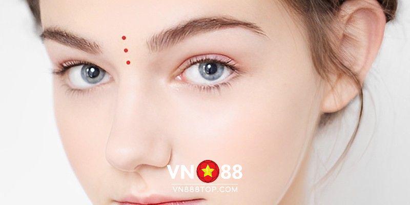 Những người có mụn ruồi đỏ xuất hiện ở trán là người có vận khí