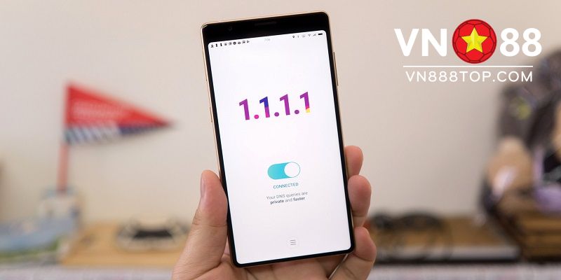 Bạn chỉ cần thực hiện vài thao tác đã có thể tải ứng dụng 1.1.1.1